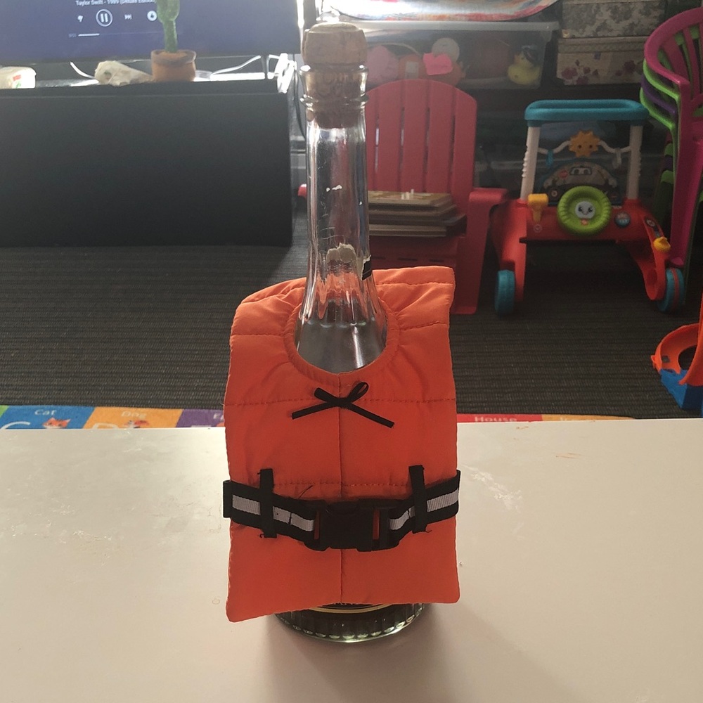🥎 Life Jacket Bottle Cover
